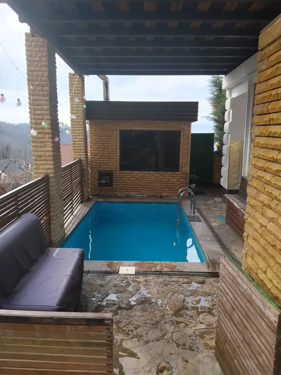 Дом с бассейном и сауной