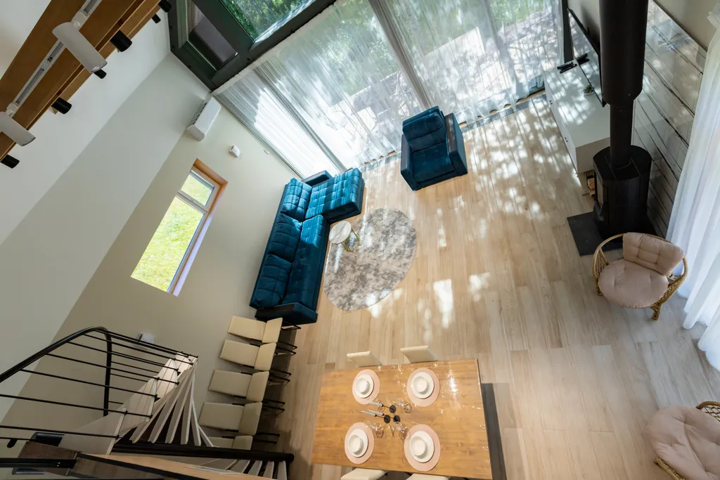 Уютный дом возле леса