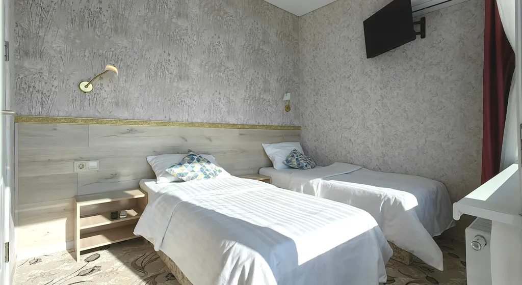 Квартира Квартира Две комнаты с балконами, отопление, кухня, стиралка, беседка, парковка — Судак