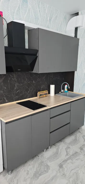 Новый дом, одна кухня изолированана от комнаты не студия всё отдельно,