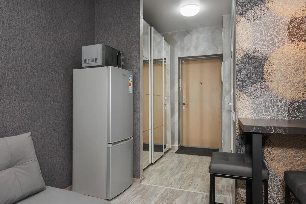 Студия с видом на город