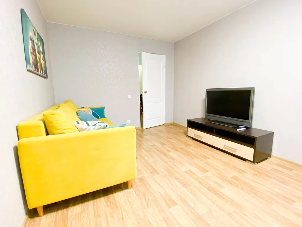 Стильная просторная квартира с модными кроликами в Орбите