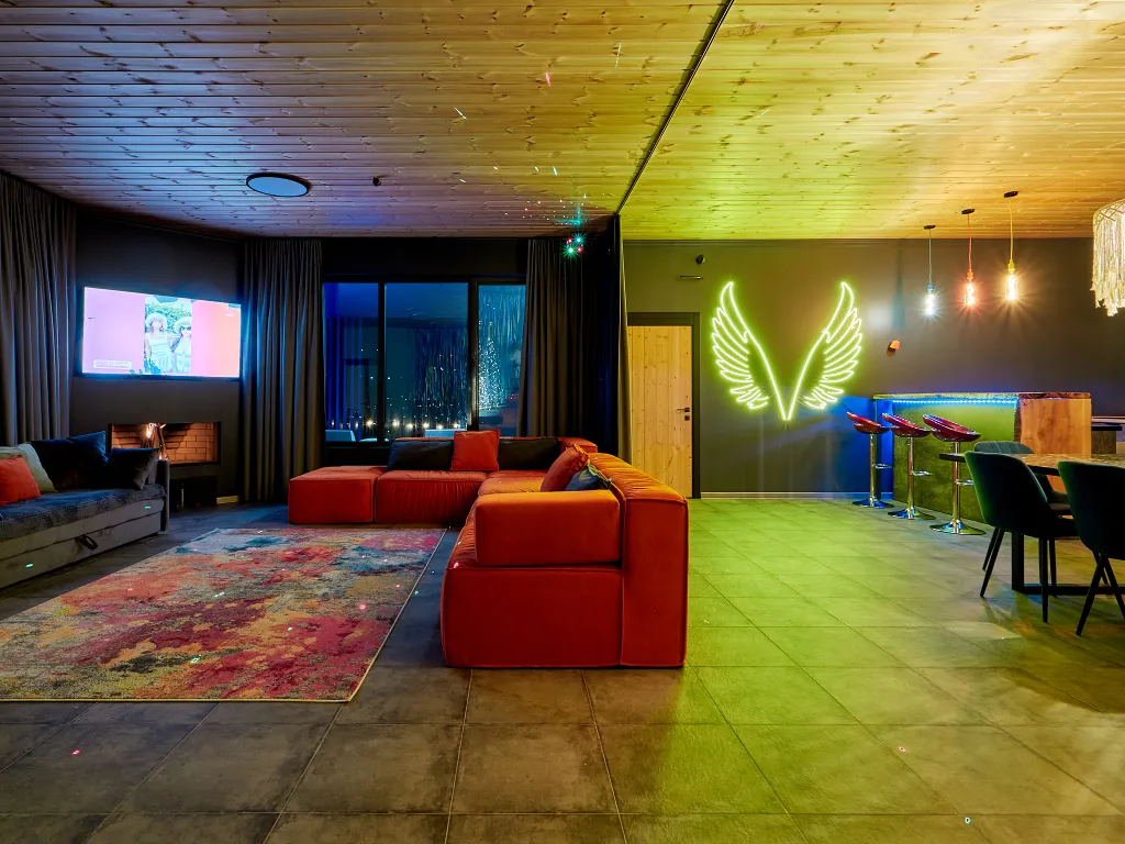 Дом с теплым бассейном, джакузи и потрясающим видом