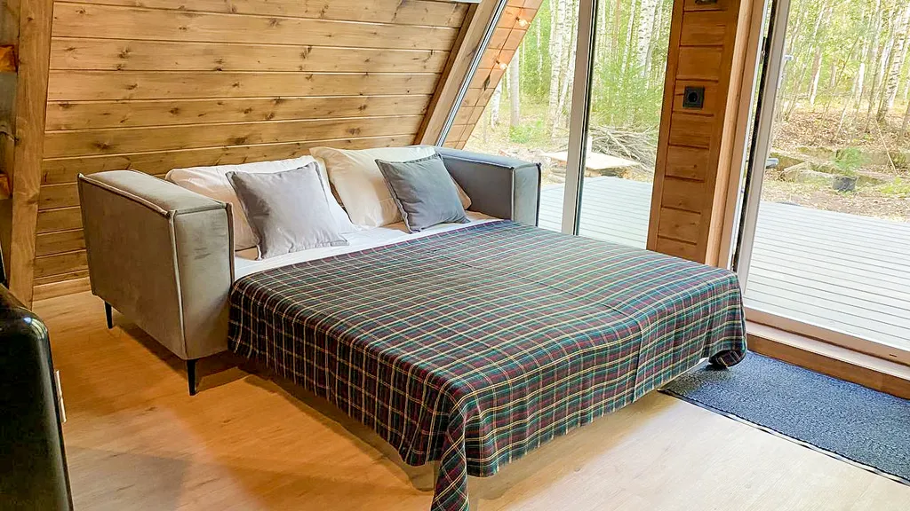 Домик в лесу вблизи от города в стиле A-frame