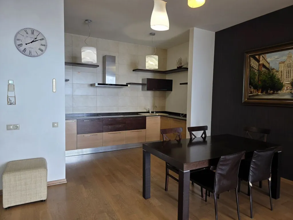 Просторная двухкомнатная квартира с видом на море