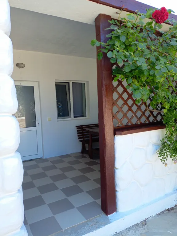 Двухкомнатный номер с отдельным входом и верандой 3 и 4