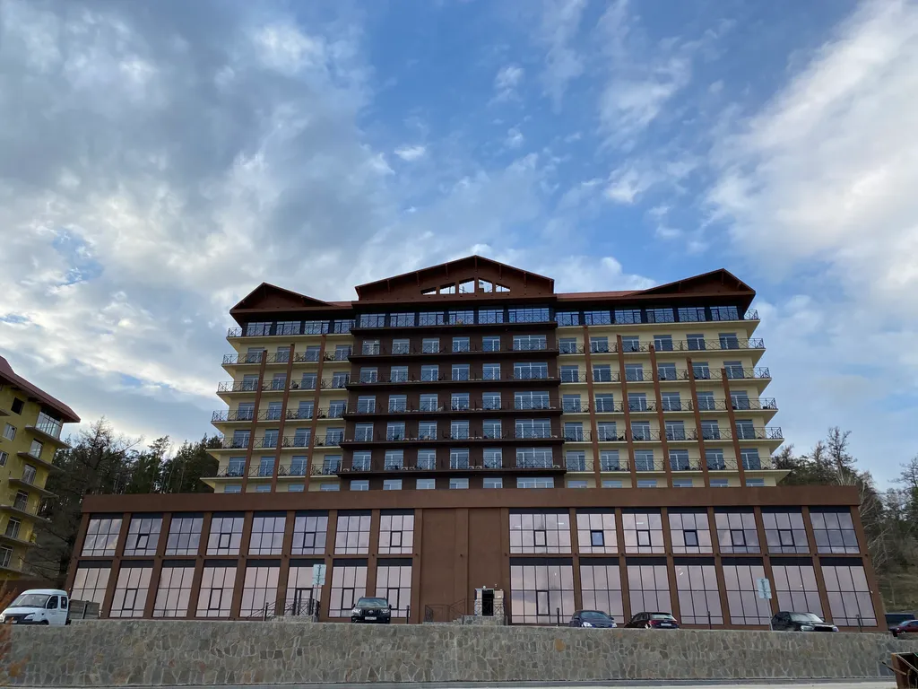 Уютные семейные апартаменты c видом на водоём и горы