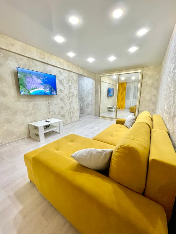 Квартира в центре города на площади с панорамным балконом