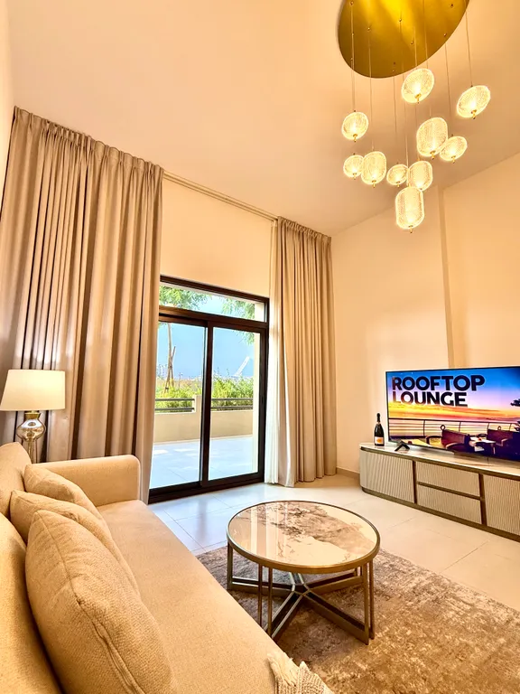 Новая квартира около отеля Burj Al Arab с террасой