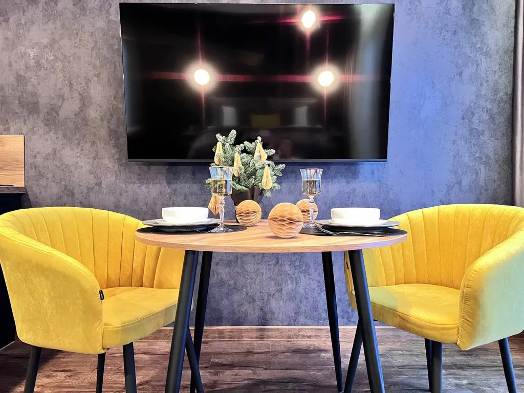 Уникальная cтудия с мини-бассейном на двоиx