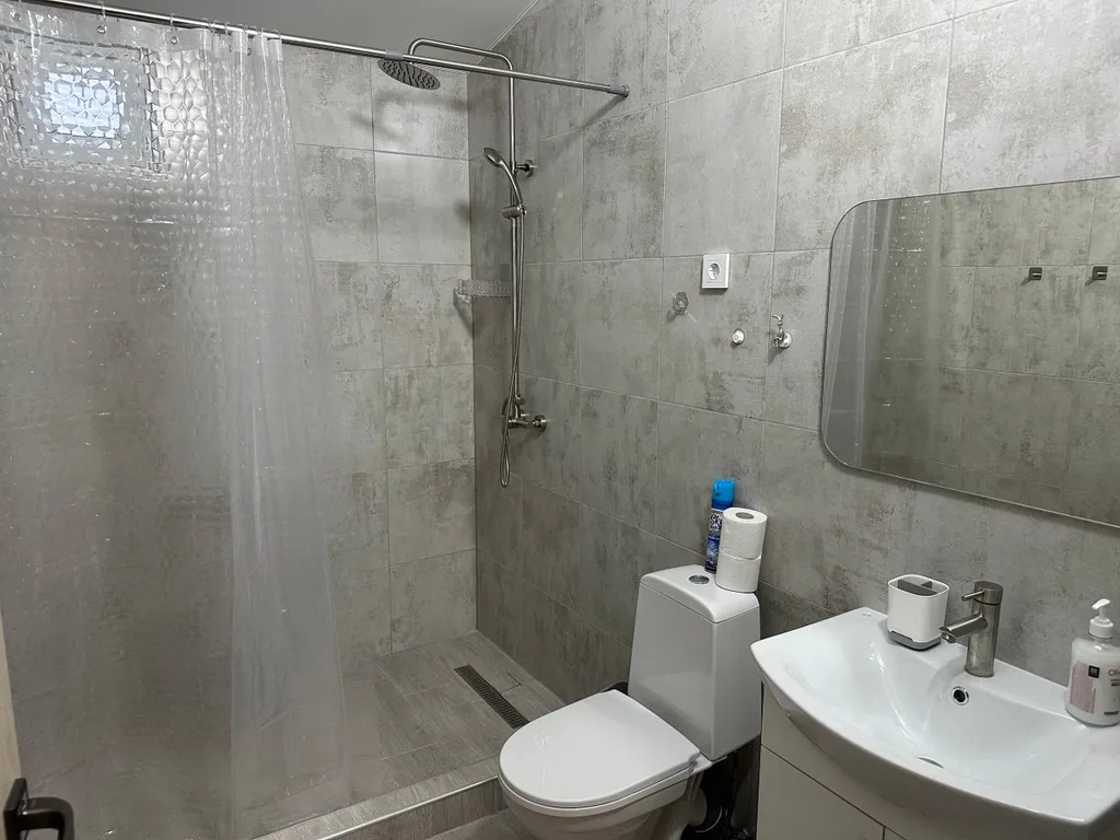 Уютный домик с подогреваемым бассейном для семейного отдыха