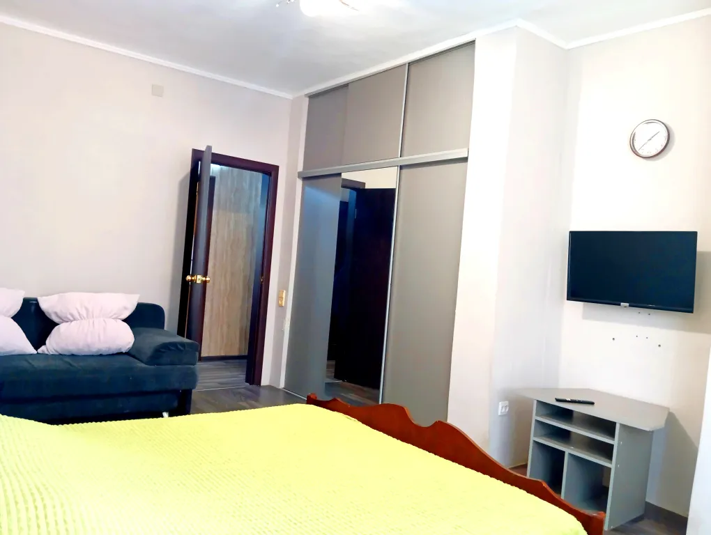 Уютная большая квартира с большой кухней — аренда посуточно в Магнитогорск