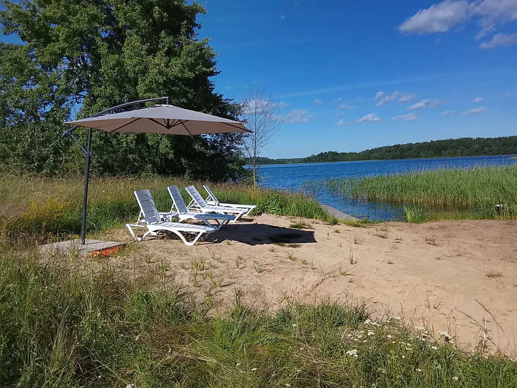 Дом усадьбы Александровские Горы на берегу озера Кривое