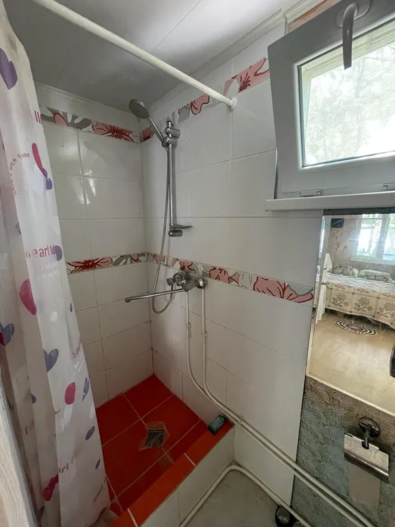 Дача с двориком и с кухней