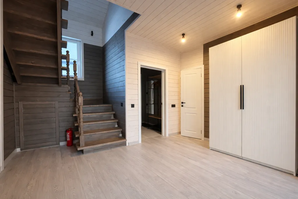 Новый дом в лесу с финской сауной рядом с озером