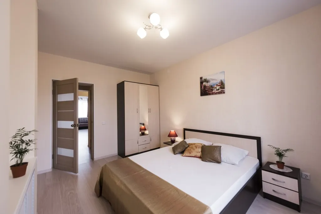 2-комнатня квартира (рядом Суворовское училище и Хилтон)