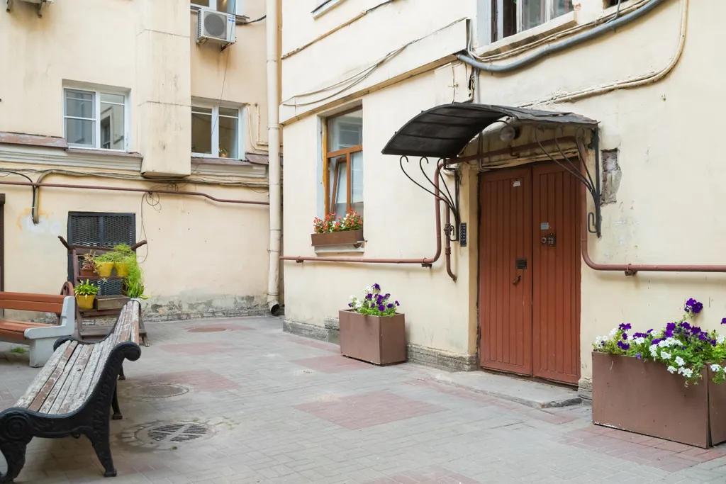 Three minutes from Kazan Cathedral
