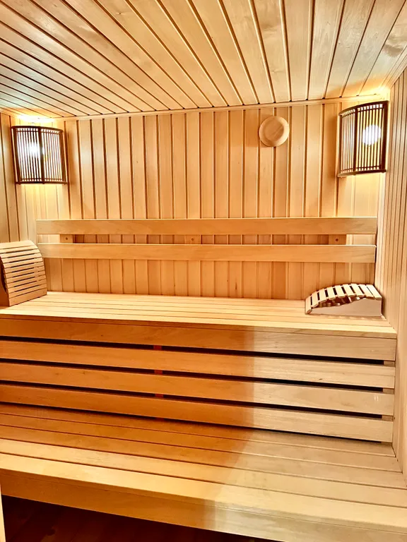 Коттедж Атмосферный дом из бревна с камином и сауной у водохранилища — Маслово