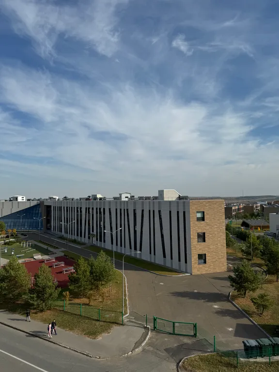 Уютная квартира с панорамными окнами в центре Иннополиса