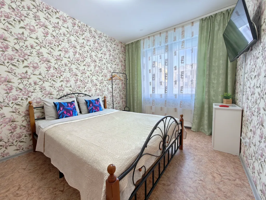 Отличная квартира в новом микрорайоне — аренда посуточно в Ноябрьск