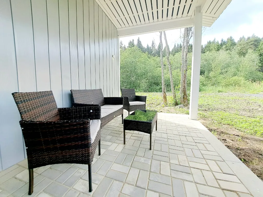 Новый современный дом с сауной и террасой