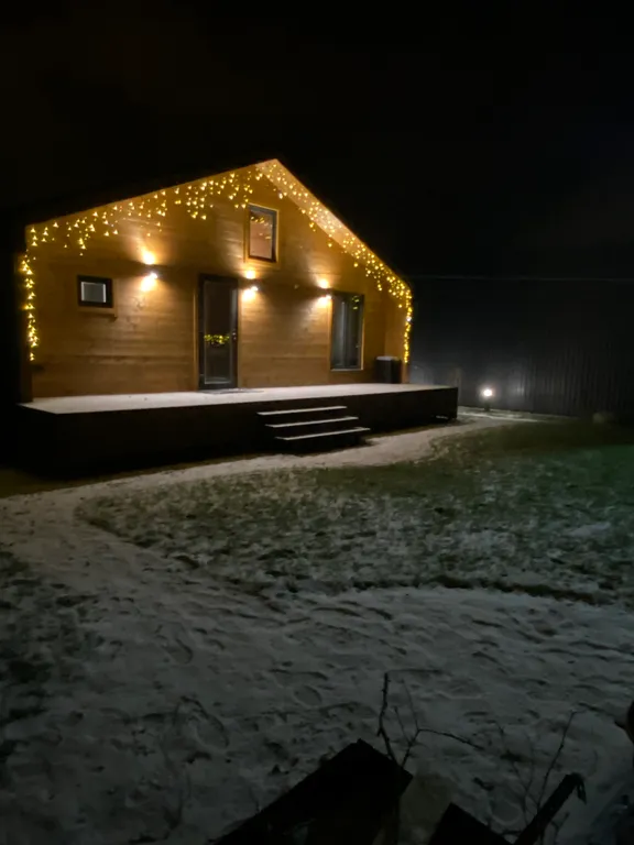 Современный барнхаус у леса рядом с городом