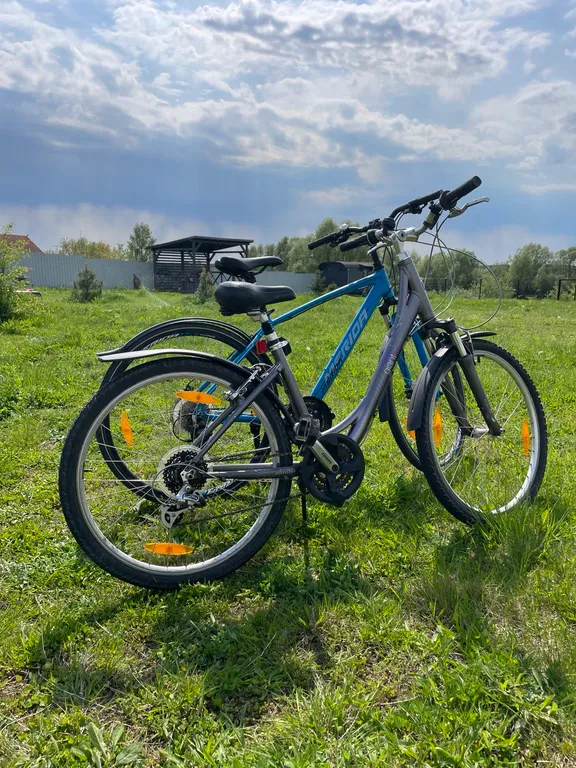 А-фрейм Ель на берегу реки