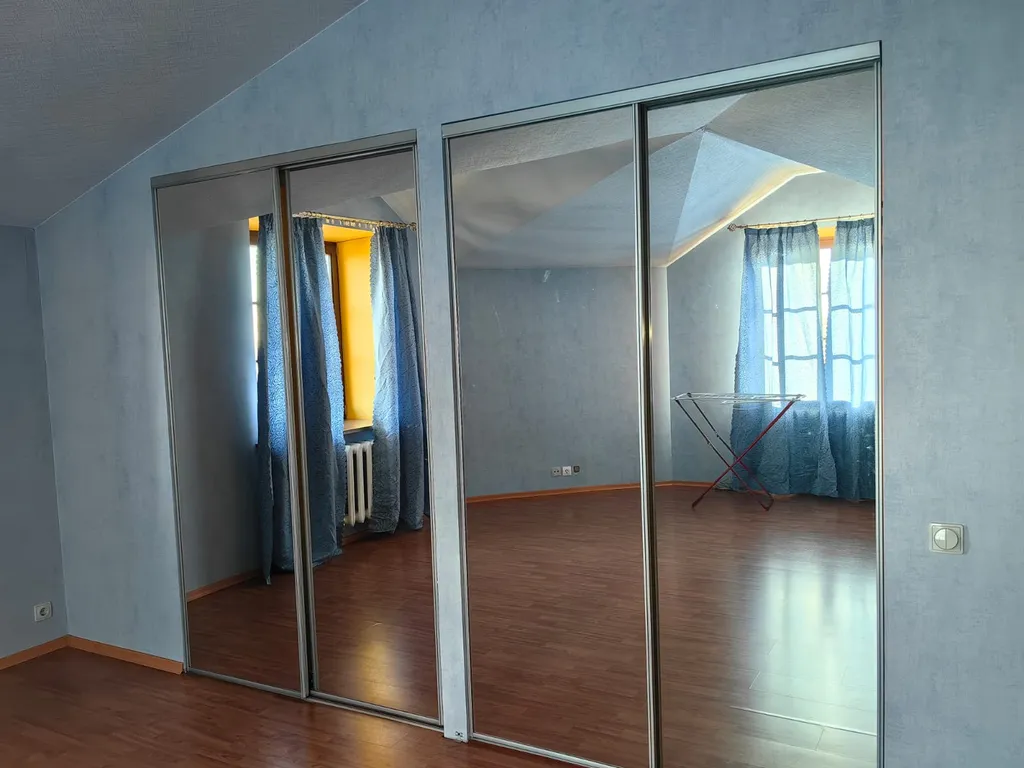 Двухуровневая четырёхкомнатная квартира с сауной