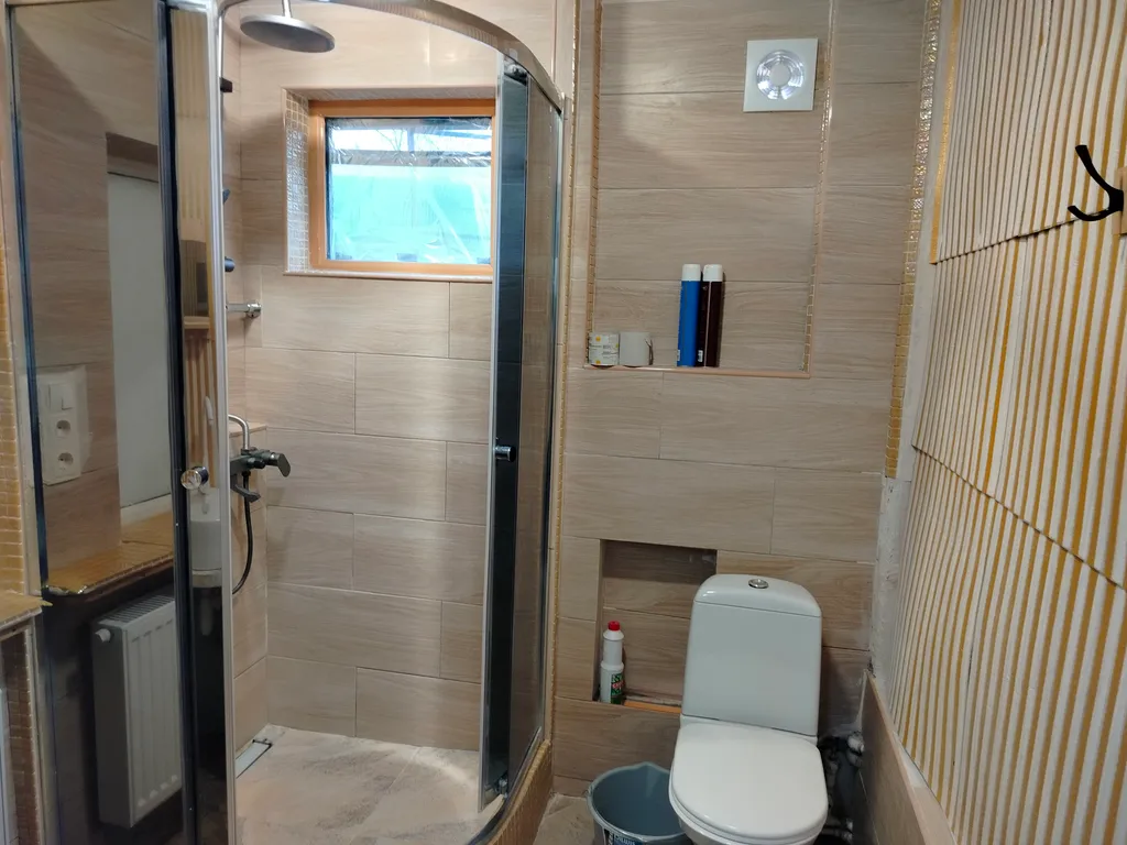 Коттедж Уютный  домик с двориком - центр, огромная парковка, рядом магазины — Динская