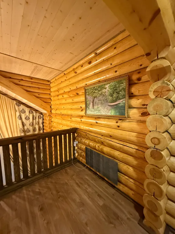 Двухэтажный дом из сруба а Теберде с баней с видом на горы и реку