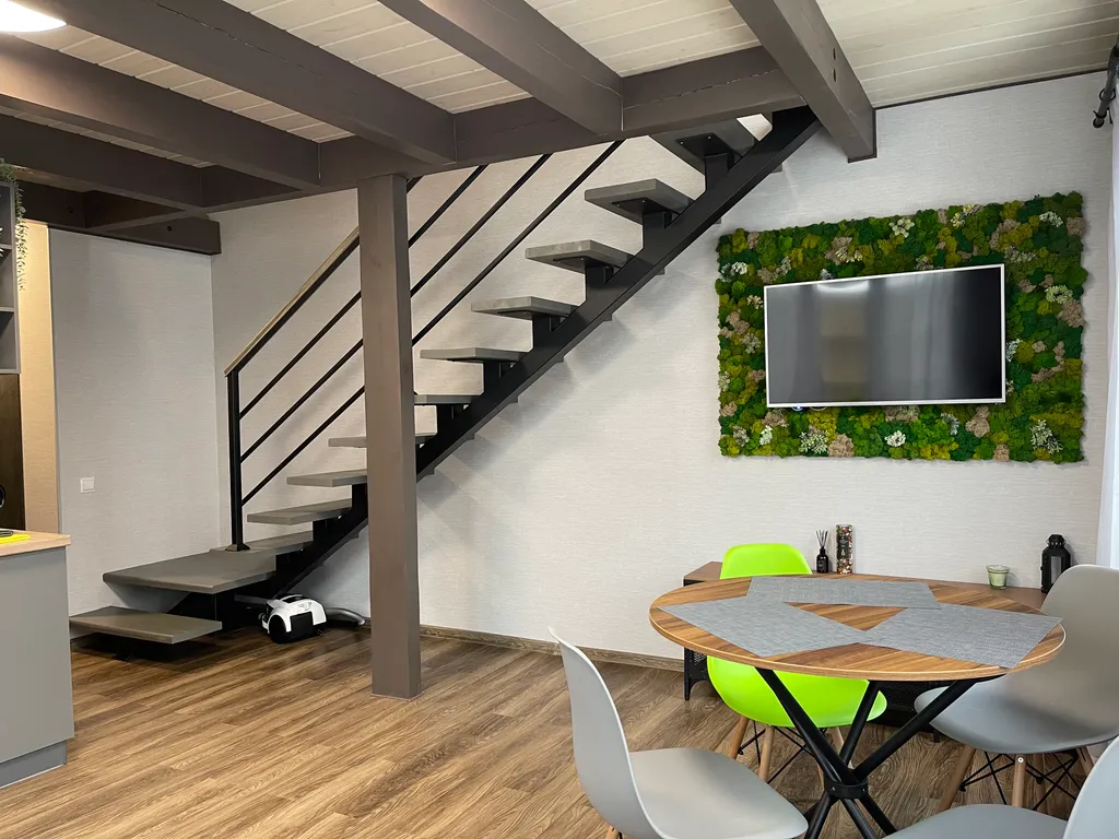 Уютная двухуровневая квартира с видом на горы