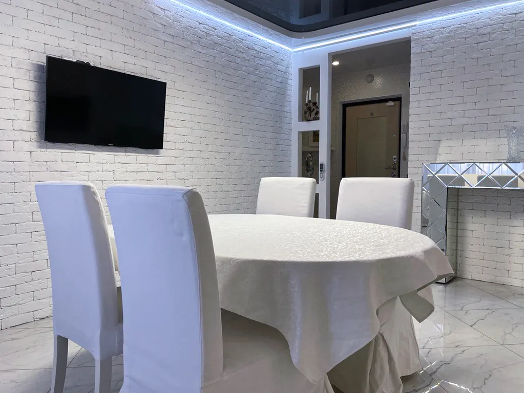 Трехкомнатная квартира на Парнасе