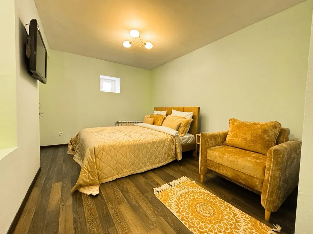 Двухуровневая квартира, бильярд в подарок