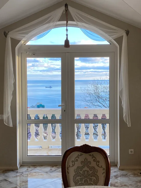 Верхний этаж дома с панорамным видом на море