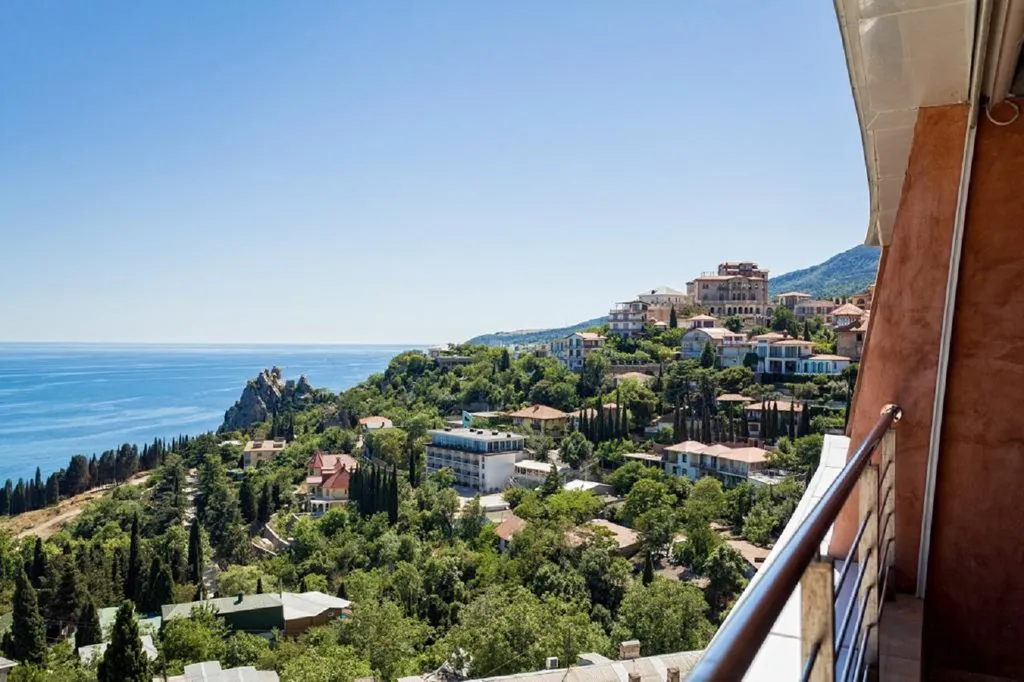 Апартаменты с самым панорамным видом на море и горы в Гурзуфе