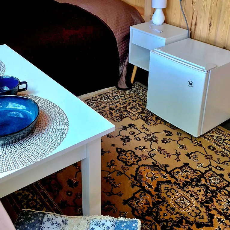 Уютный домик на берегу реки