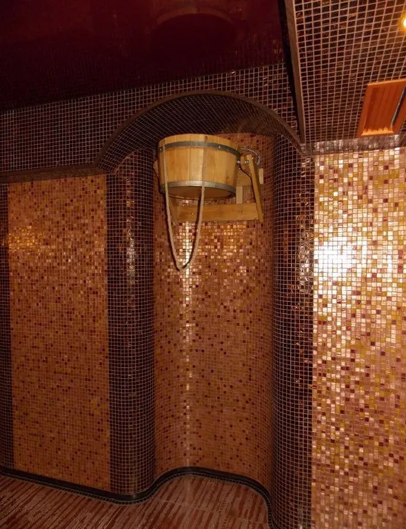 Семейный однокомнатный двухуровневый апартамент с кухней