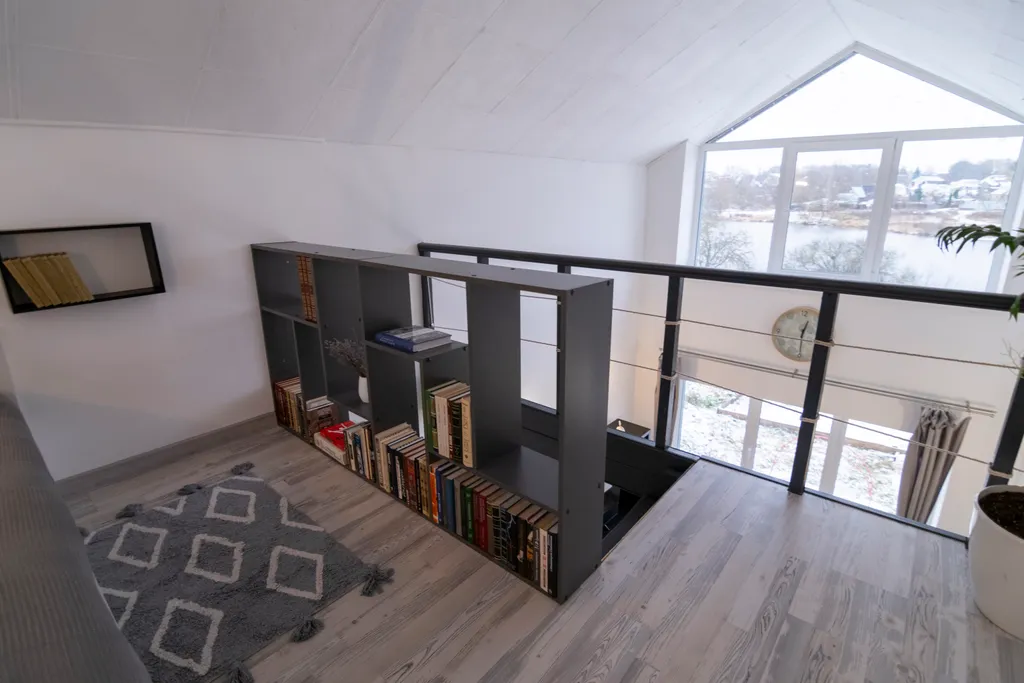 Дом в стиле лофт с своим озером на территории