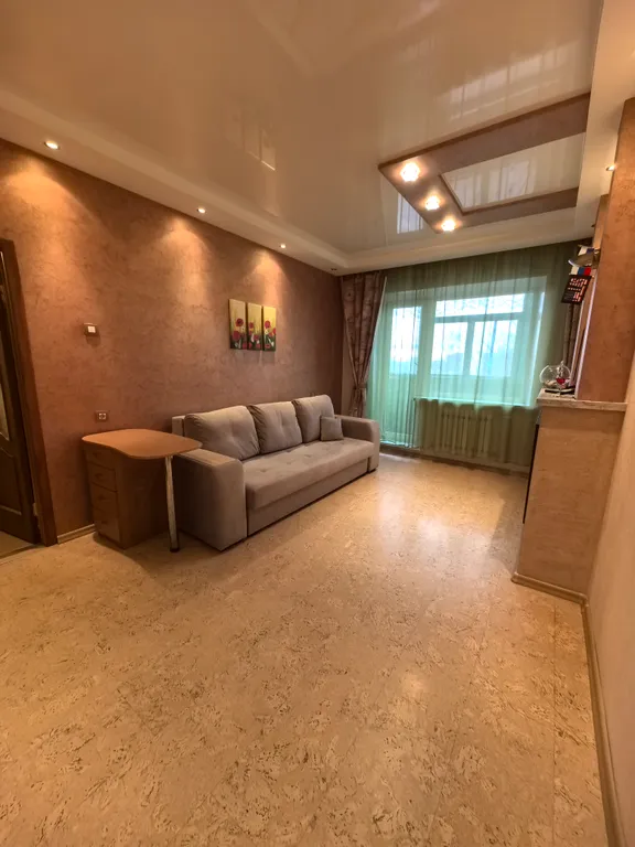 Счастливая матрешка с камином у вокзала Исакогорка