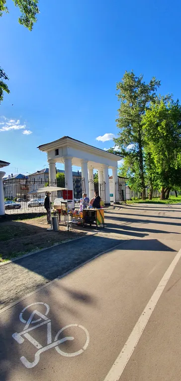 Просторная квартира в центре у парка Изумрудный и площади Октября