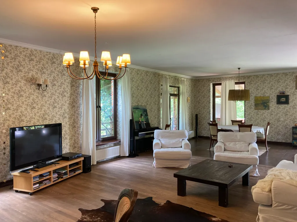 Дом с пляжем у моря