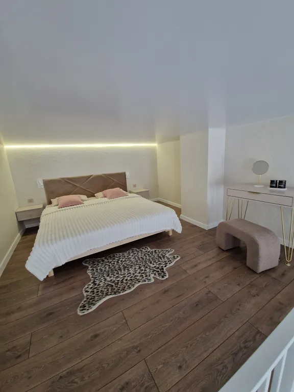 Уютная двухуровневая студия в центре