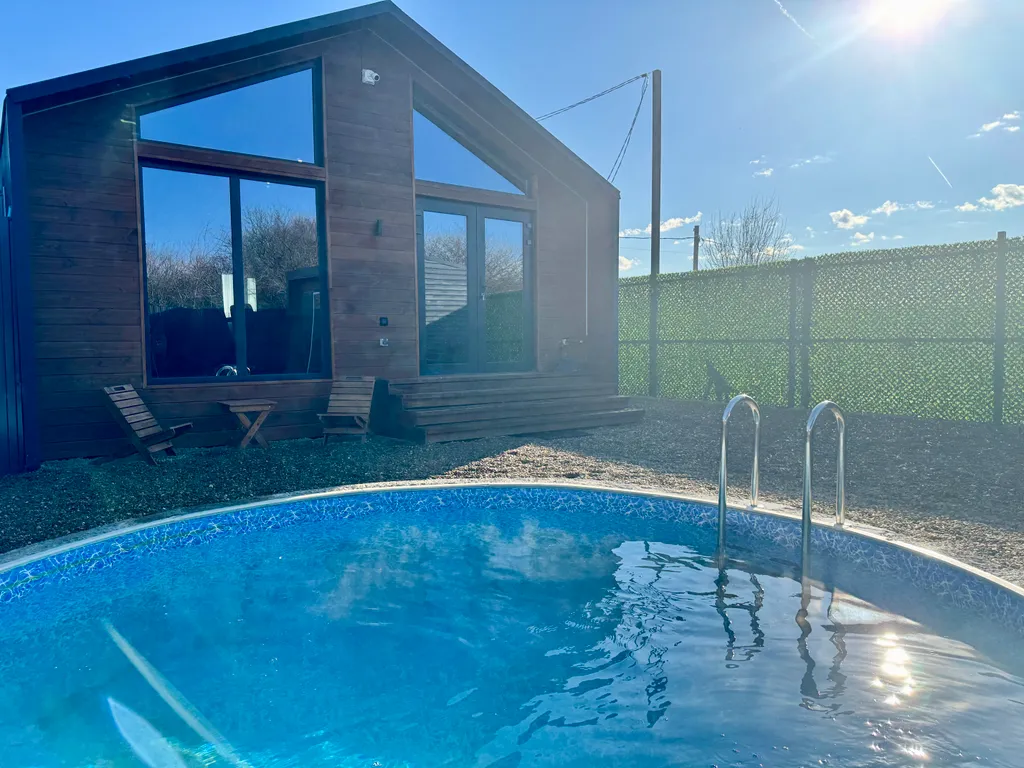 Коттедж Уютная Хижина с теплым бассейном — аренда посуточно в Майкоп