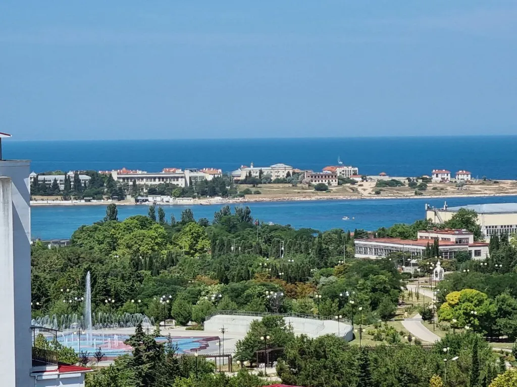 Супер видовая новая двухкомнатная квартира у моря в парке Победы