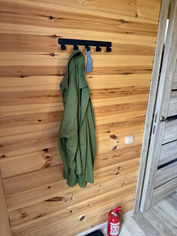 Домик в живописном месте на берегу