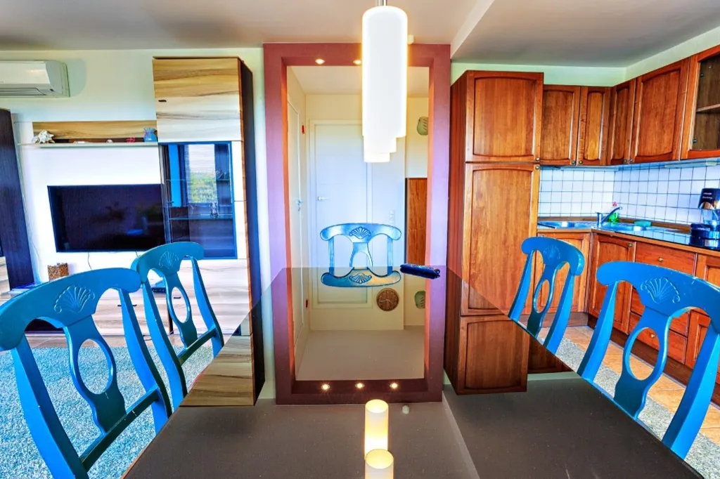 Двухкомнатные апартаменты с панорамным видом на детский парк Горького