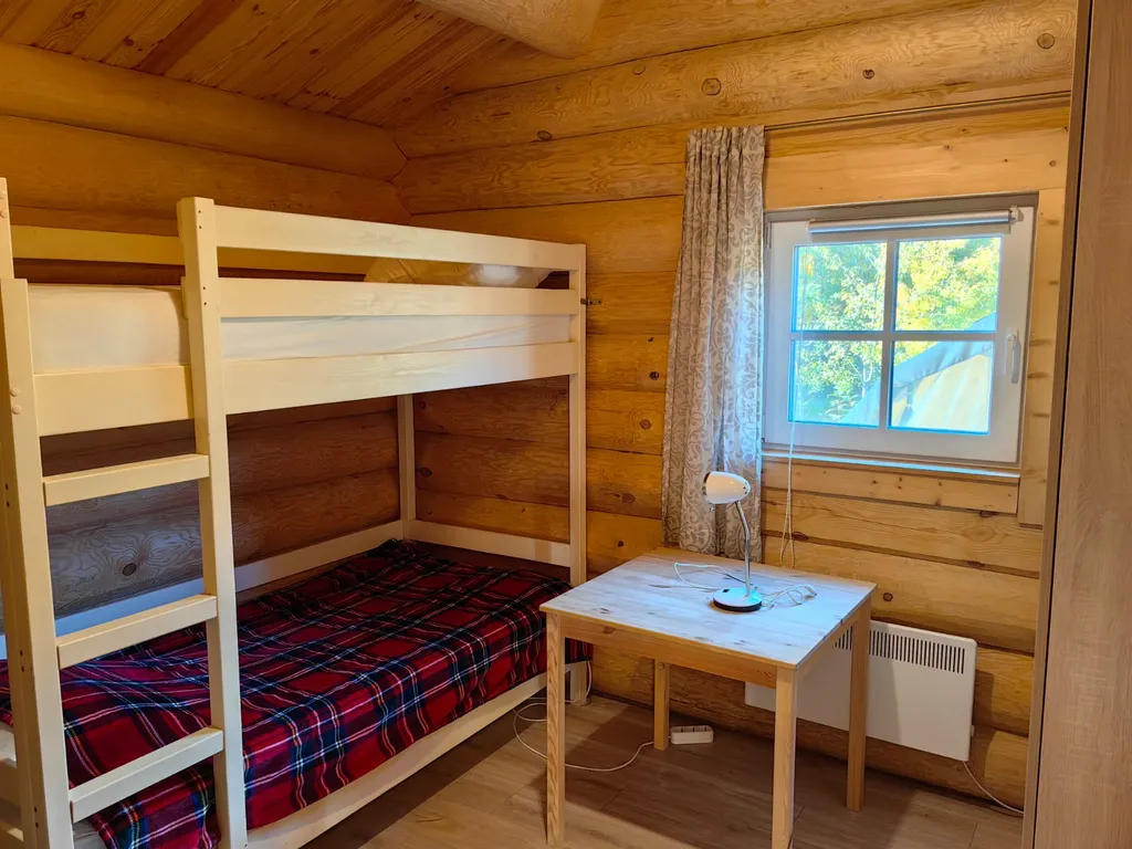 Шале и баня на 1 линии озера Красное, 2 километра от Финского залива, Пески