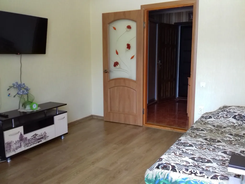 Уютная квартира находится возле можевеловой роще, вид на море и горы