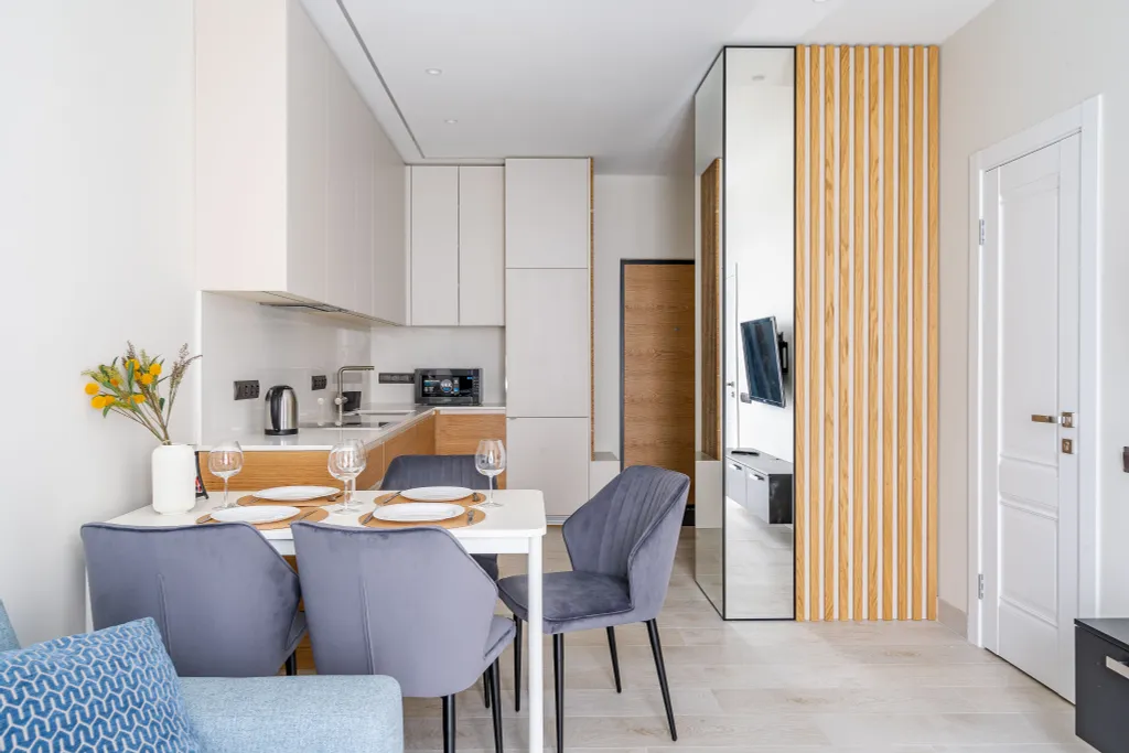 Охта Сьют 24