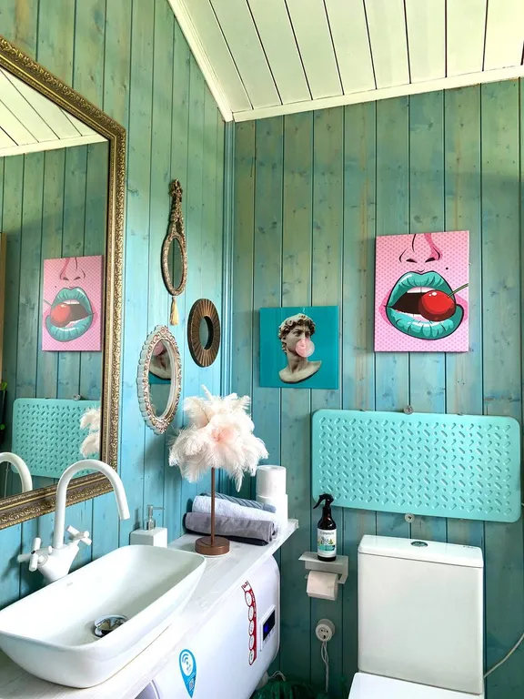 Дизайнерский домик у леса